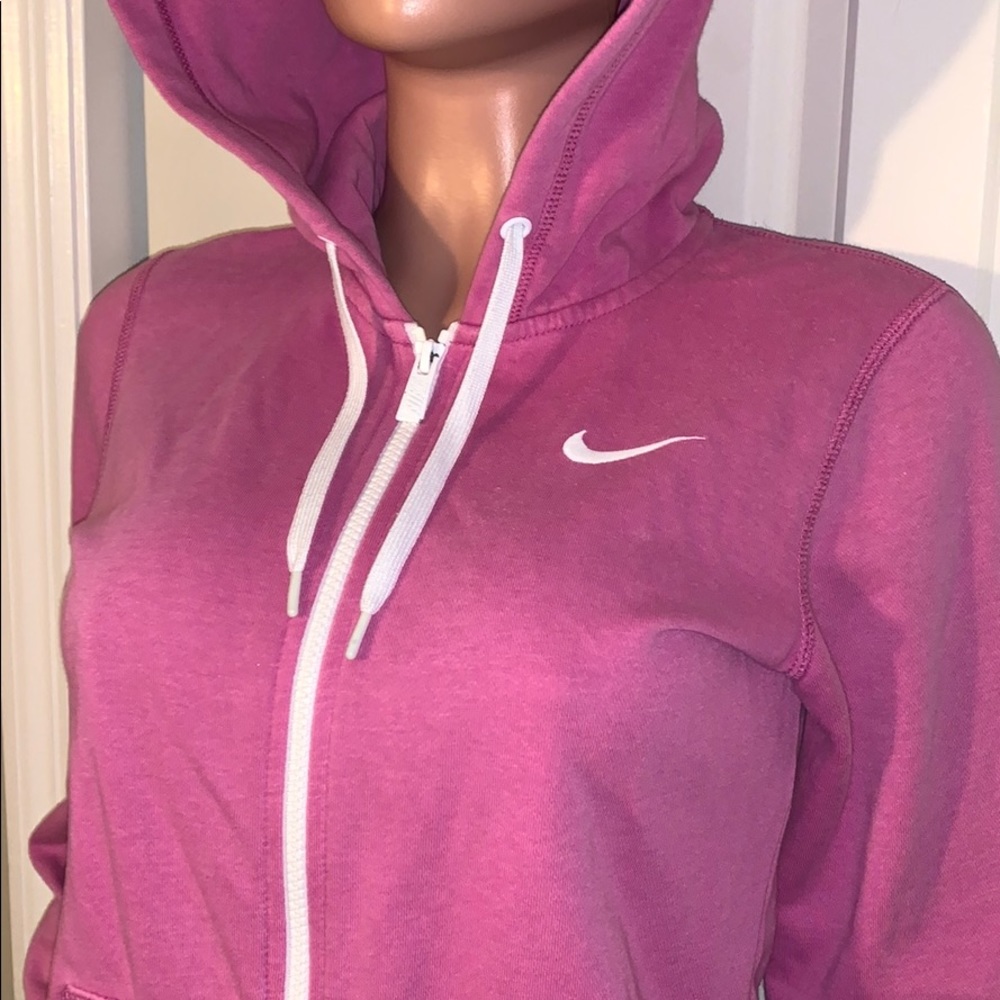 Nike - Picture 2 of 3